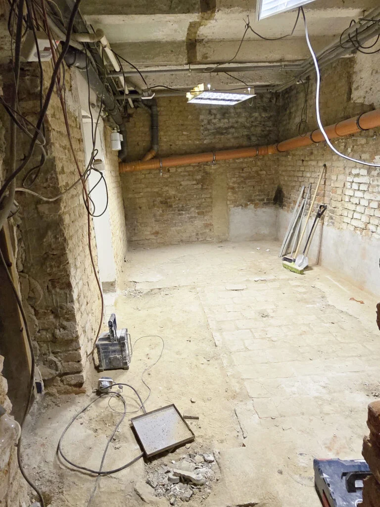 Interiér během bouracích a stavebních prací