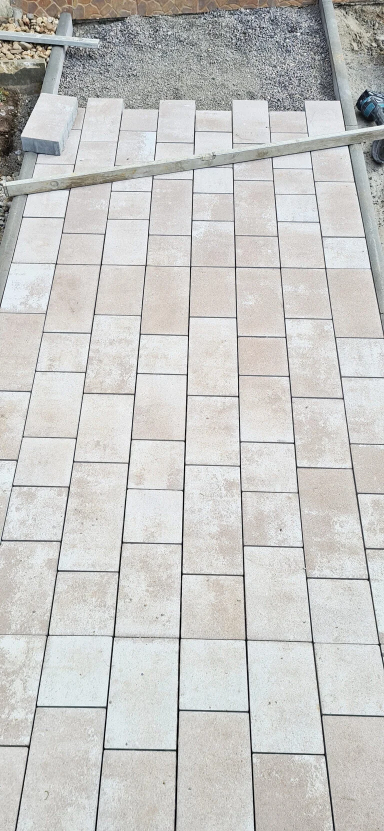 Detail vzoru pokládky zámkové dlažby